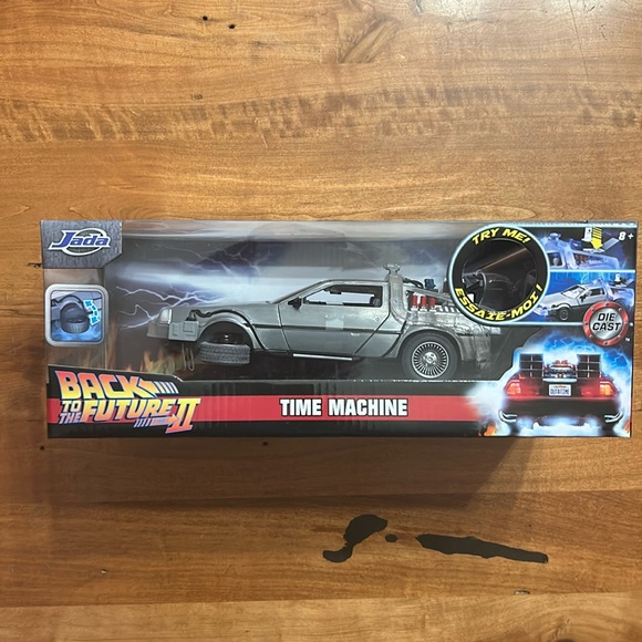NEW Back to the Future Part II TIME MACHINE 1:24 Die Cast Lights Jada 31468 - Picture 1 of 9